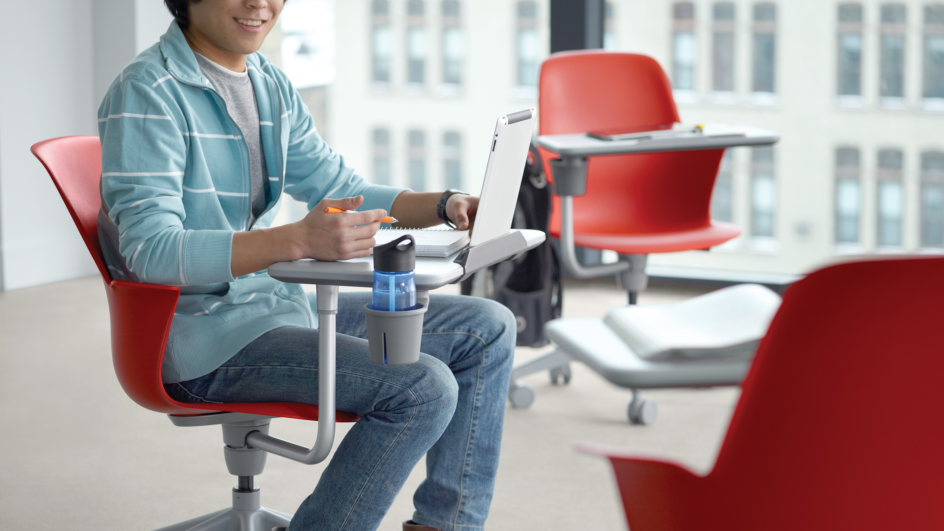 node chair with wheels