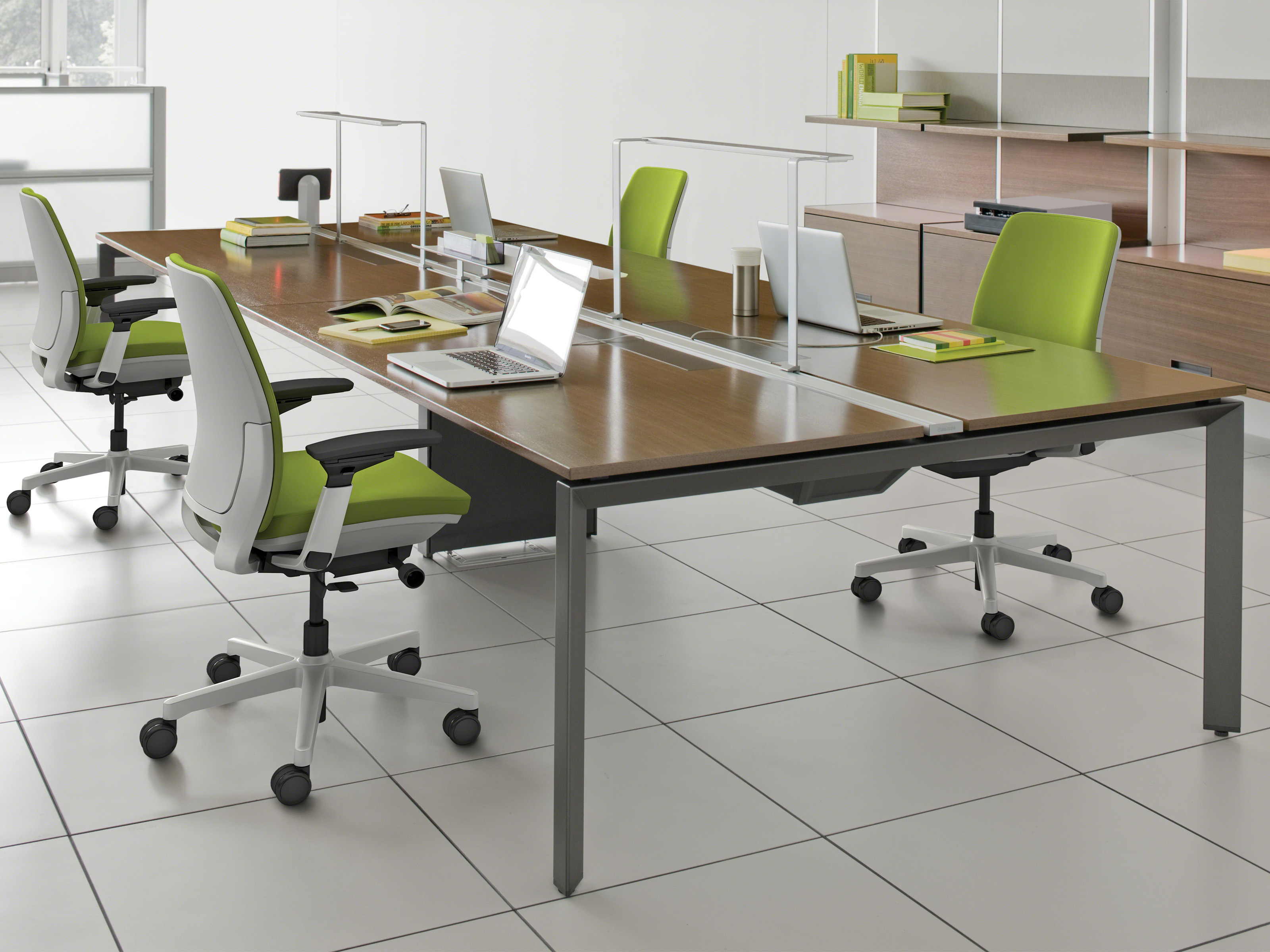 Amia desk chair